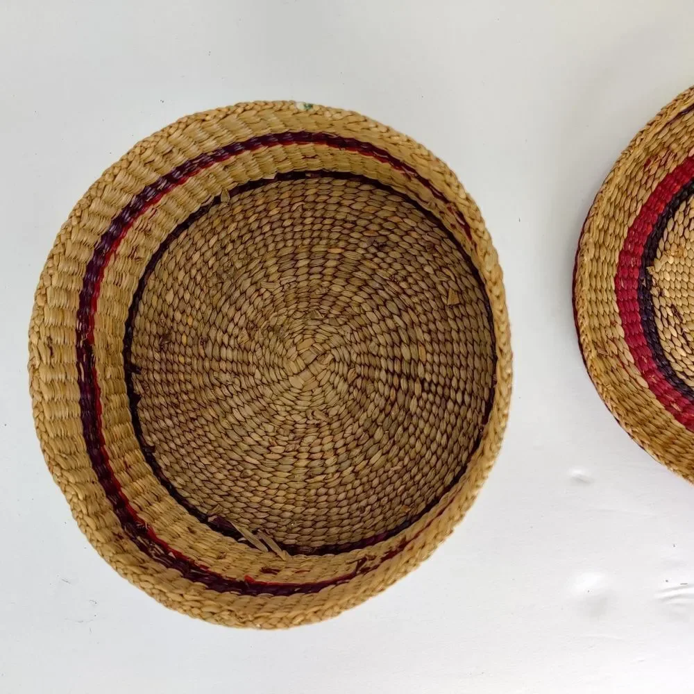 Woven natural Grass Basket w/ Lid red geometric design 3